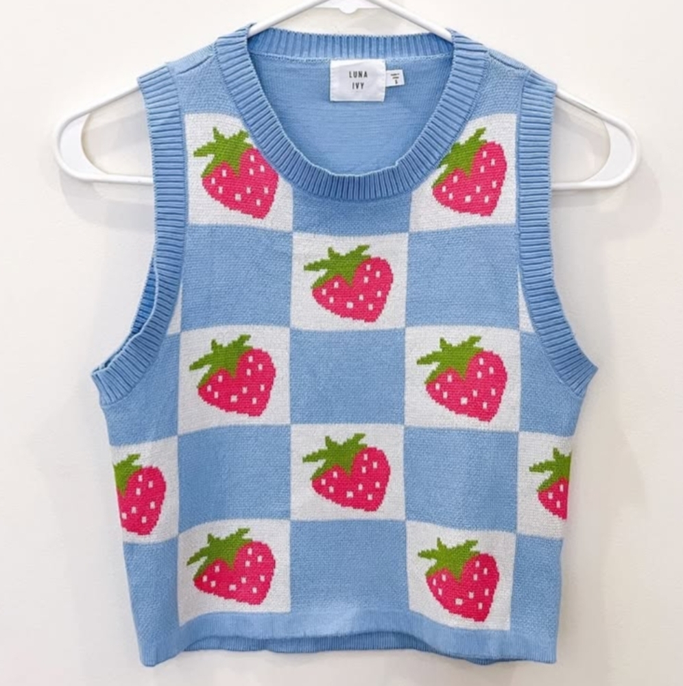 Luna Ivy Strawberry Cropped Sweater Vest Size L Blue